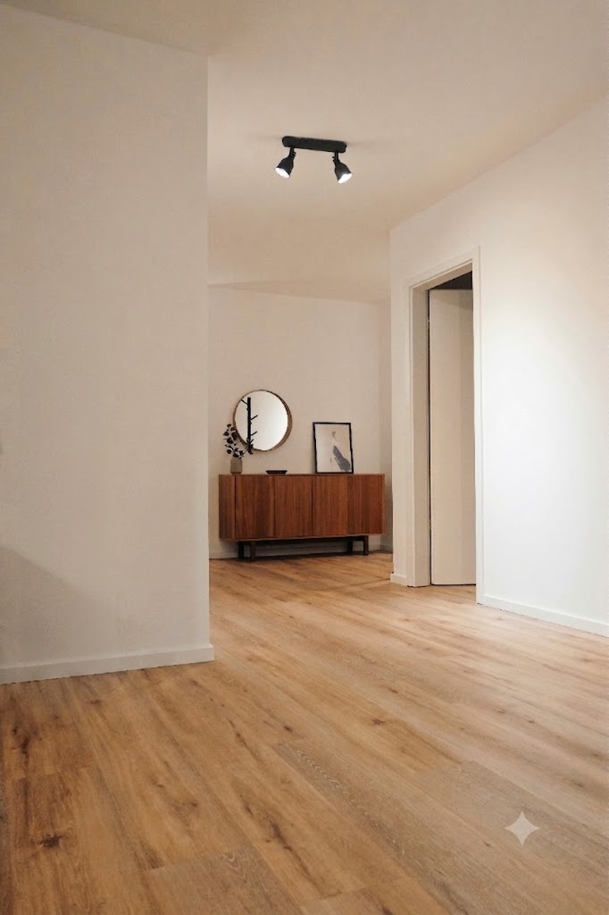 Beautiful Hardwood Floor in Luxury Home